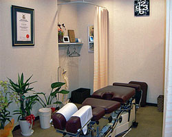 東京・八王子市のカイロプラクティック・整体院：サンスマイル八王子の頚椎症治療ルーム